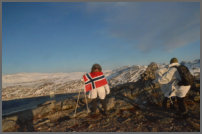 de vlag waait bijna weg