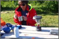 Ook het eten wordt uitgeprobeerd